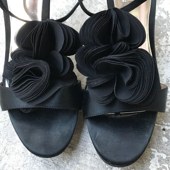 Badgley Mischka  - Picture 2 of 5